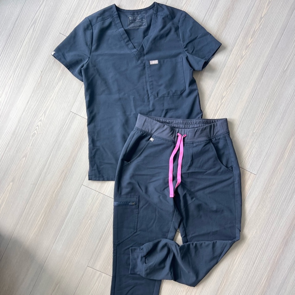 Figs jogger, scrub set. Charcoal color.